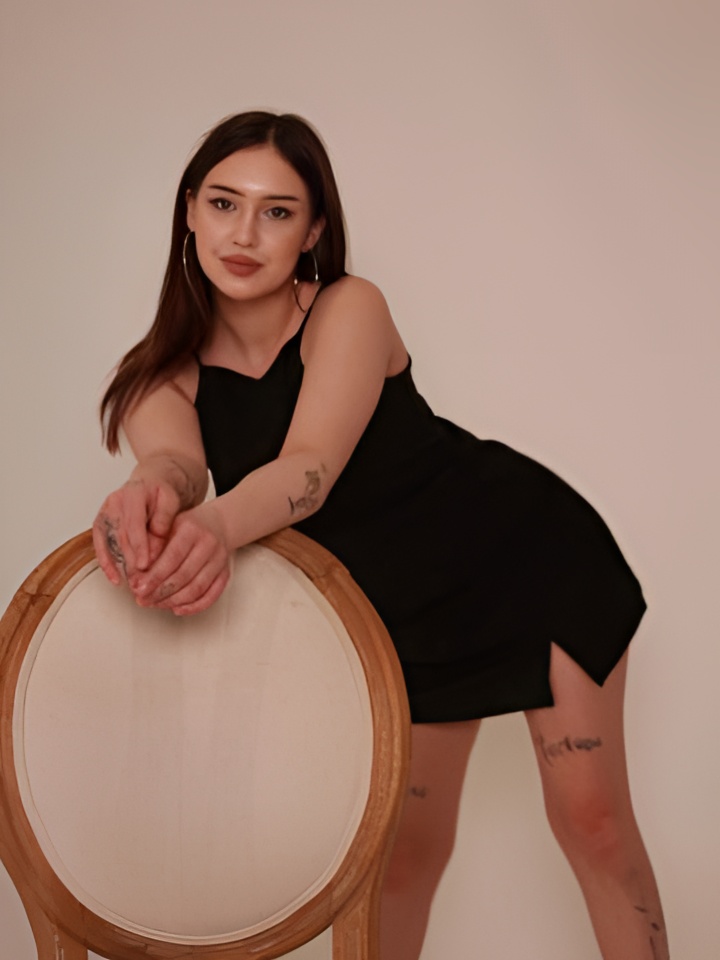 Илона привлекальеная девушка из Ждановки цена от 2000 руб