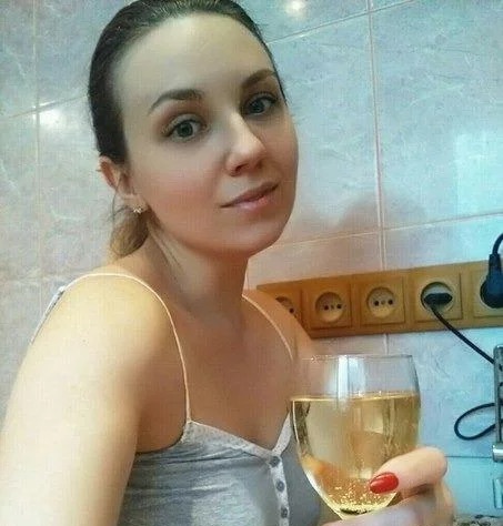 Надя привлекальеная девушка из Ждановки цена от 3500 руб