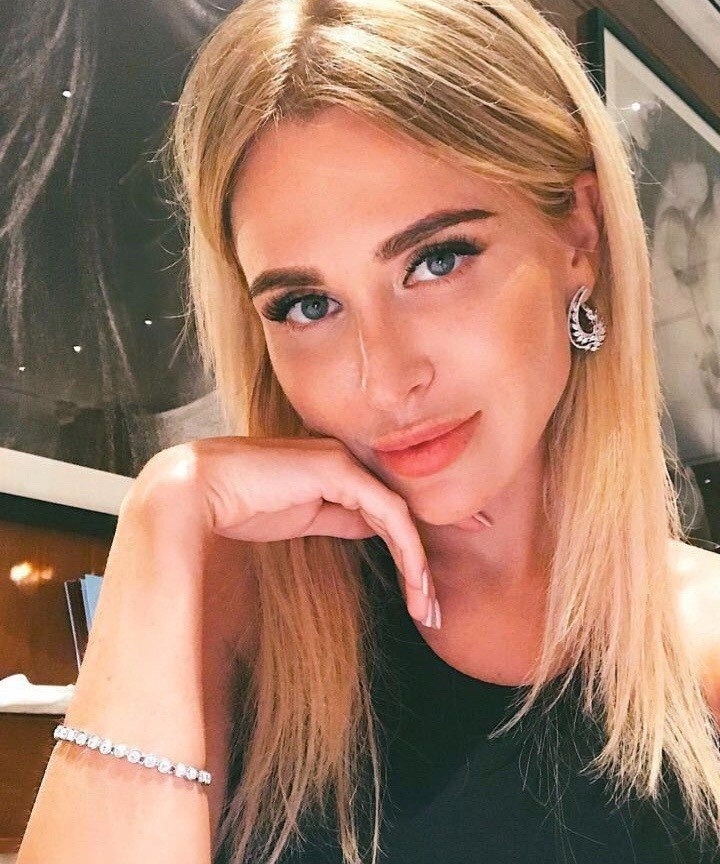 Карина привлекальеная девушка из Ждановки цена от 3500 руб