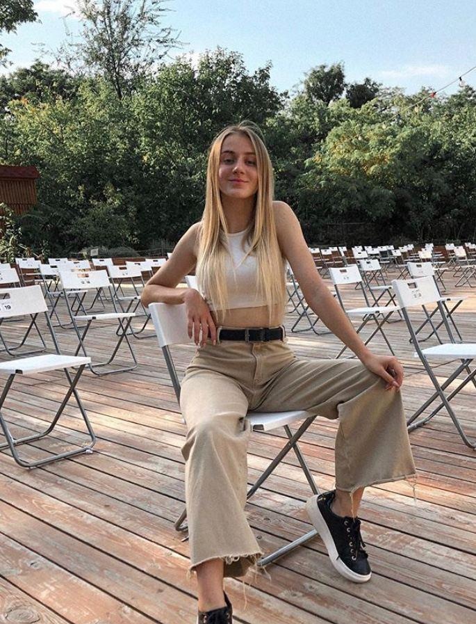 🎥 ДАРЬЯ привлекальеная девушка из Ждановки цена от 5000 руб