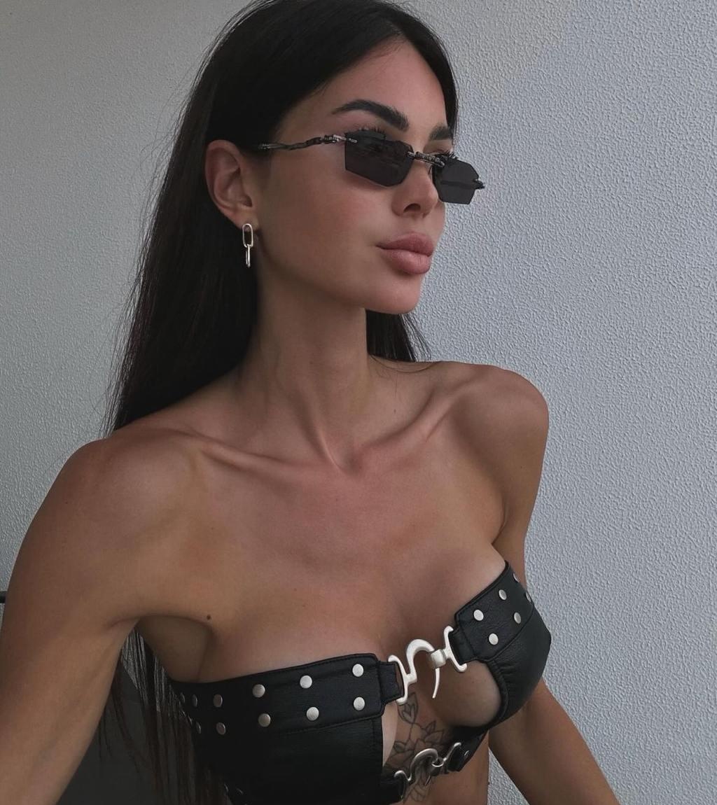 Энн привлекальеная девушка из Ждановки цена от 6000 руб