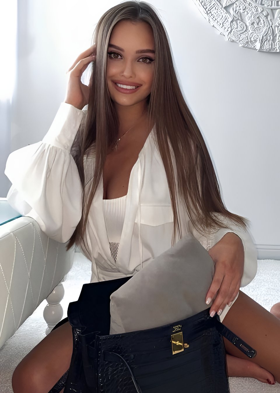 АРИНА привлекальеная девушка из Ждановки цена от 15000 руб