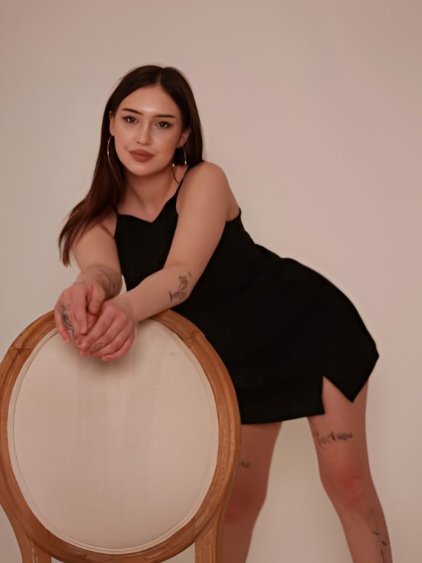 Илона привлекательная девушка из Ждановки цена от 2000 руб