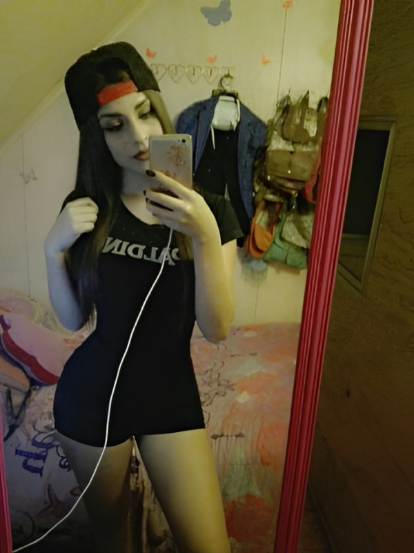 Рената привлекательная девушка из Ждановки цена от 3000 руб