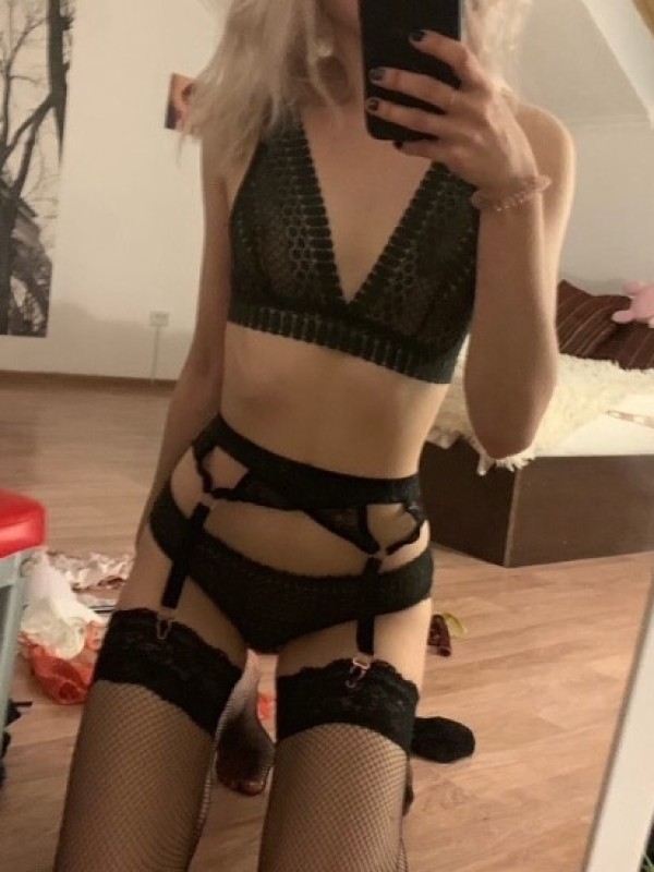 Люба привлекательная девушка из Ждановки цена от 3500 руб