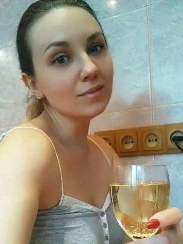 Надя привлекательная девушка из Ждановки цена от 3500 руб