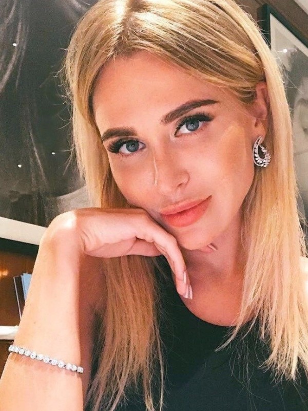 Карина привлекательная девушка из Ждановки цена от 3500 руб