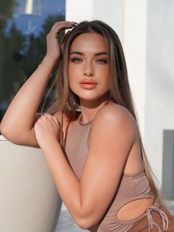 Алла привлекательная девушка из Ждановки цена от 4000 руб